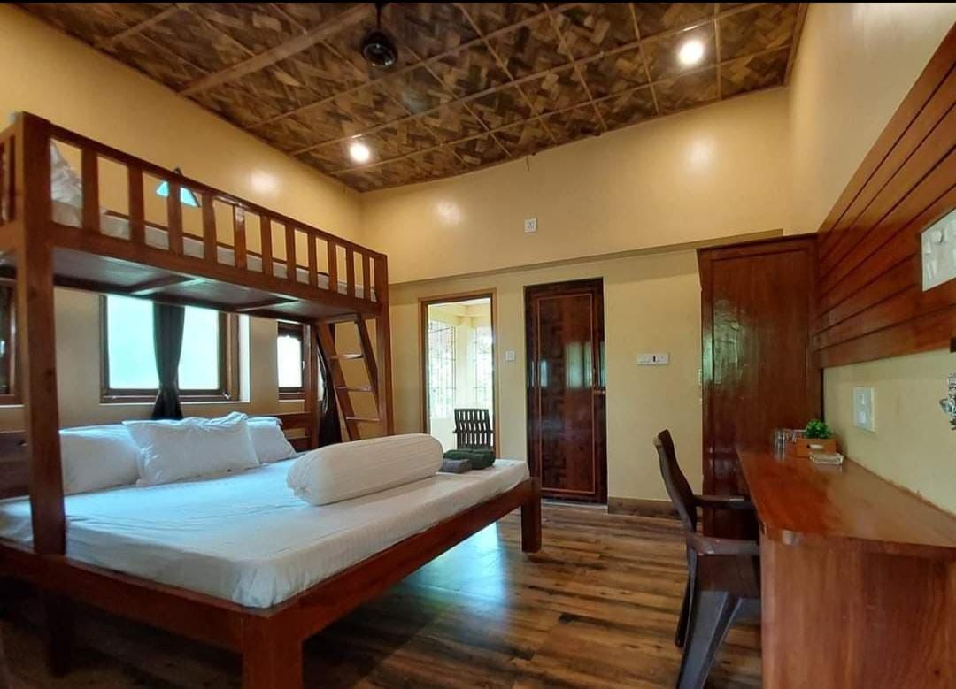 Super Deluxe / Luxury Room with Bathtub